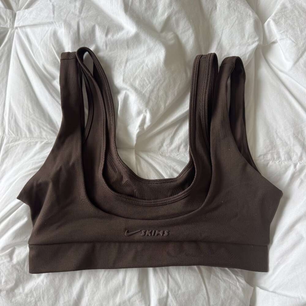 Nike Women's Skims Double Strap Scoop Bra